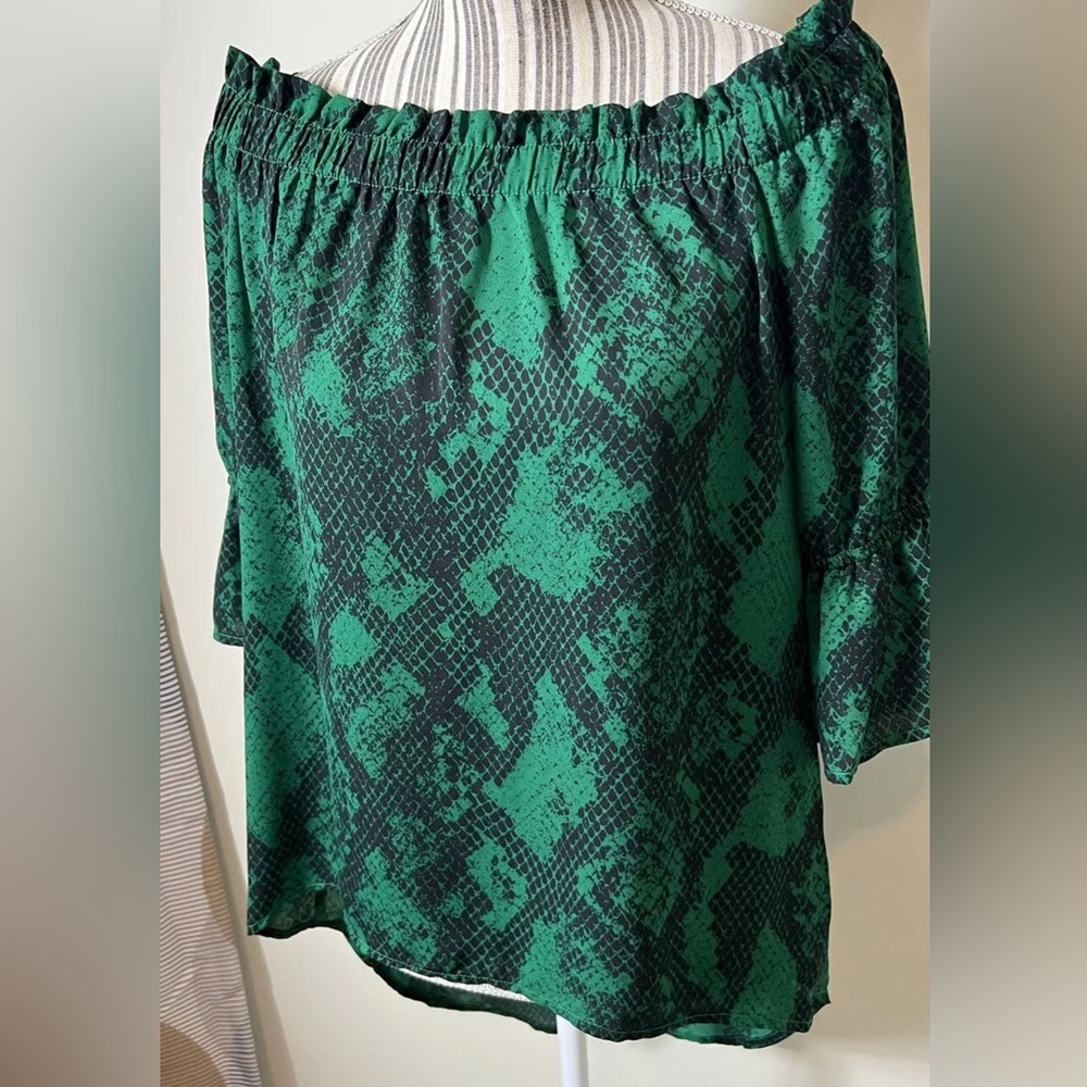 Soho NYC Green Women’s Tunic Hi Lo  Blouse Medium off shoulder